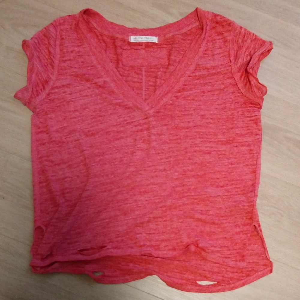 WE THE FREE-Red Distresed Tee-shirt Size S